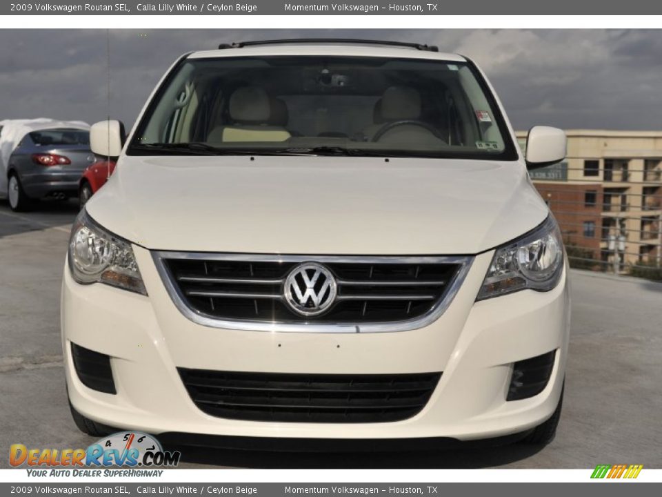2009 Volkswagen Routan SEL Calla Lilly White / Ceylon Beige Photo #2