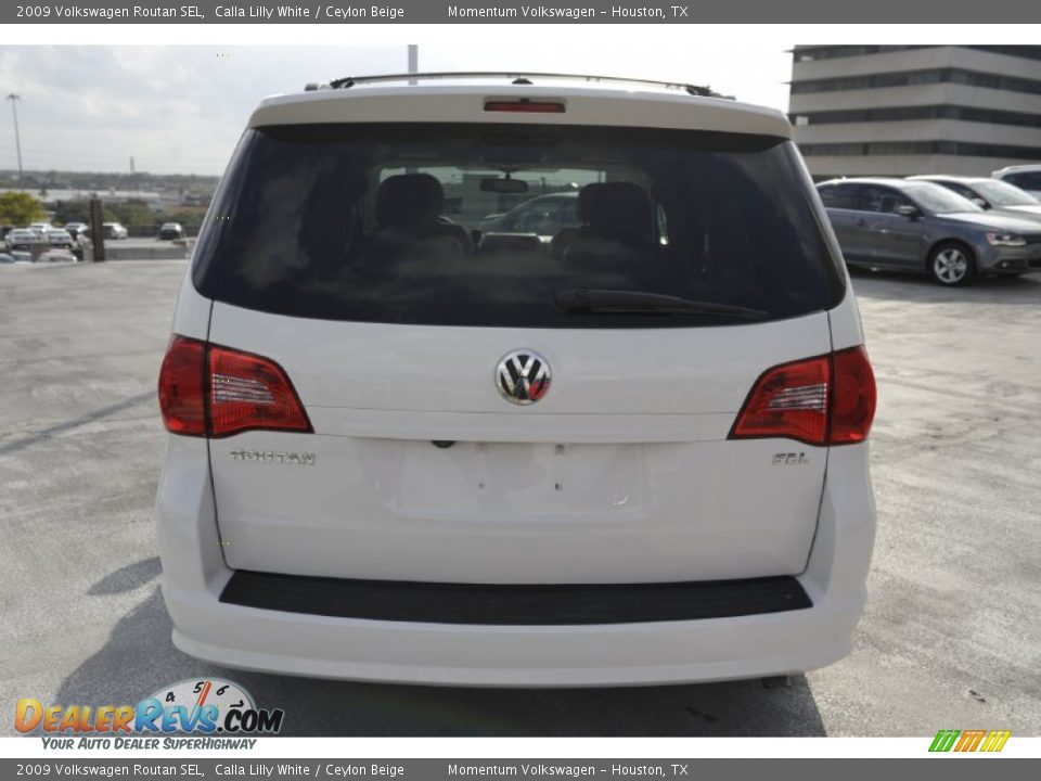 2009 Volkswagen Routan SEL Calla Lilly White / Ceylon Beige Photo #6