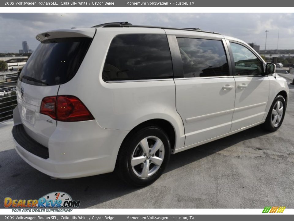 2009 Volkswagen Routan SEL Calla Lilly White / Ceylon Beige Photo #8