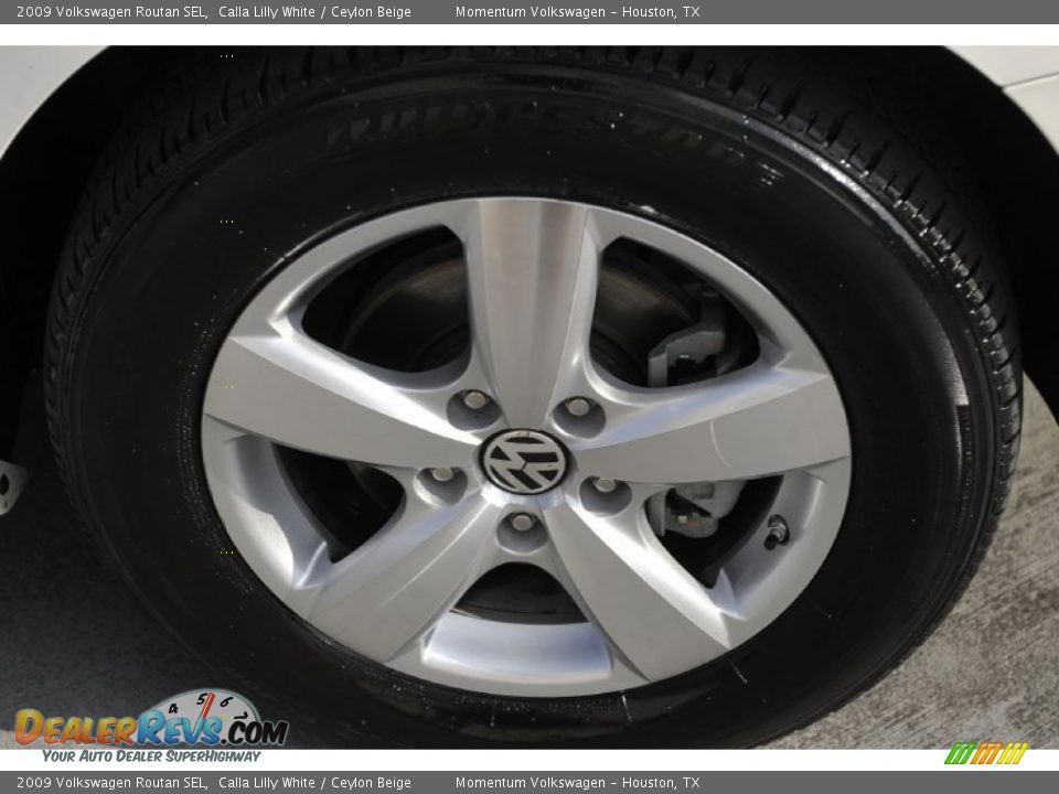 2009 Volkswagen Routan SEL Calla Lilly White / Ceylon Beige Photo #11