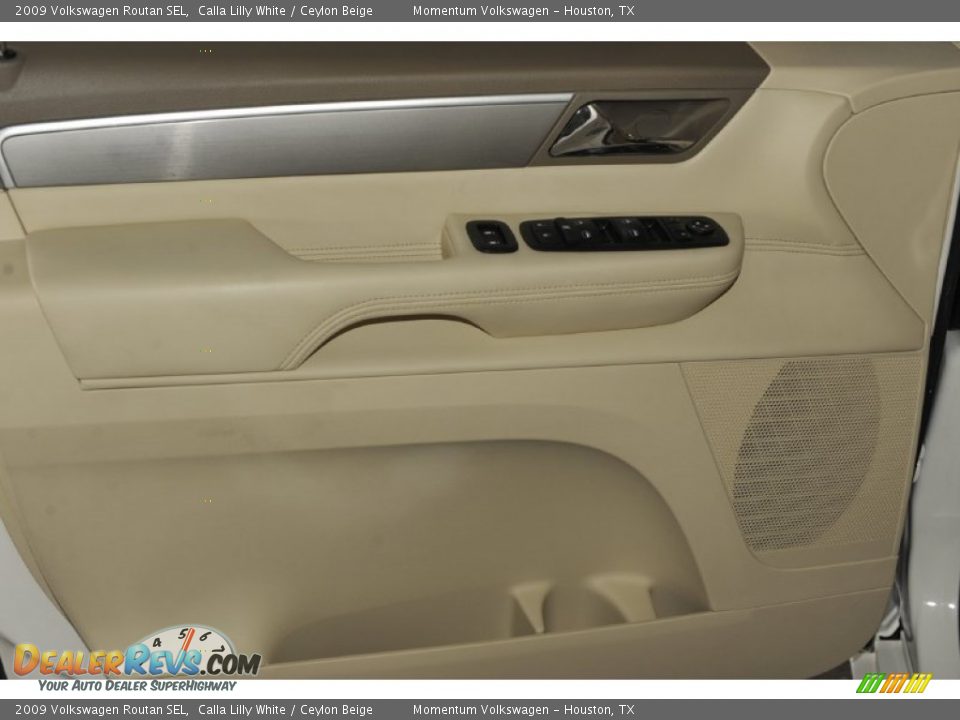 2009 Volkswagen Routan SEL Calla Lilly White / Ceylon Beige Photo #12