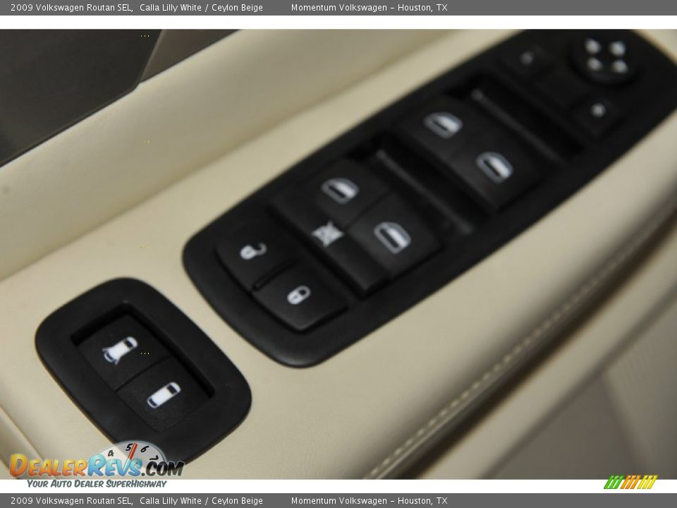 2009 Volkswagen Routan SEL Calla Lilly White / Ceylon Beige Photo #13