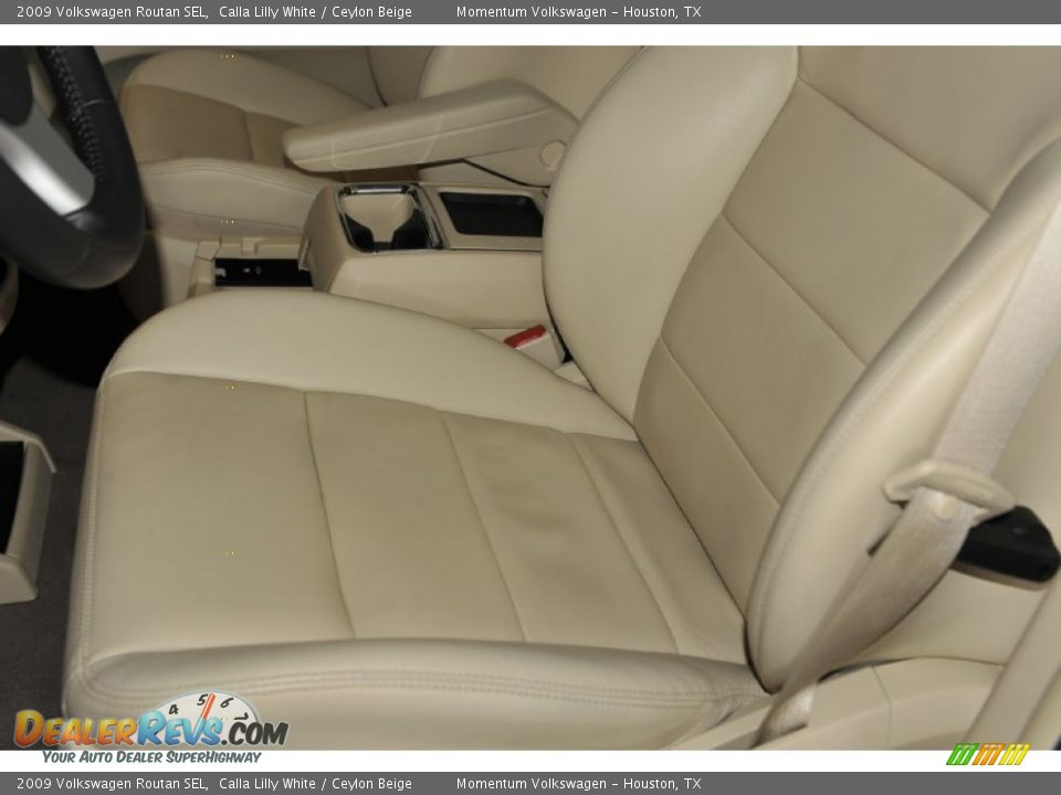2009 Volkswagen Routan SEL Calla Lilly White / Ceylon Beige Photo #15