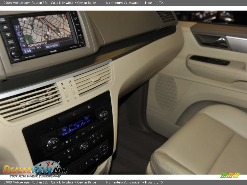 2009 Volkswagen Routan SEL Calla Lilly White / Ceylon Beige Photo #17