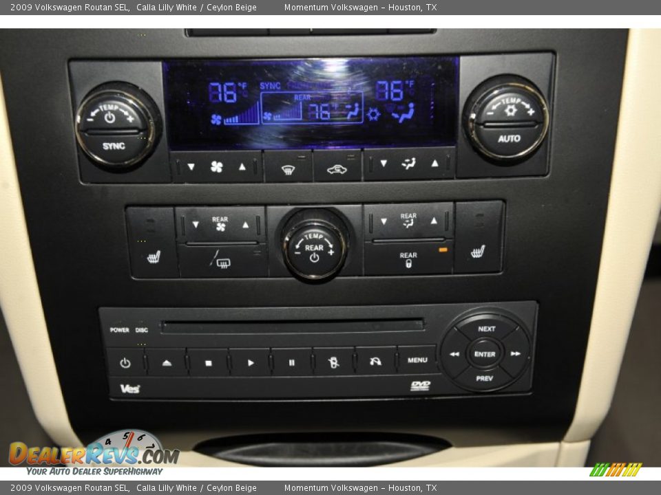 2009 Volkswagen Routan SEL Calla Lilly White / Ceylon Beige Photo #32