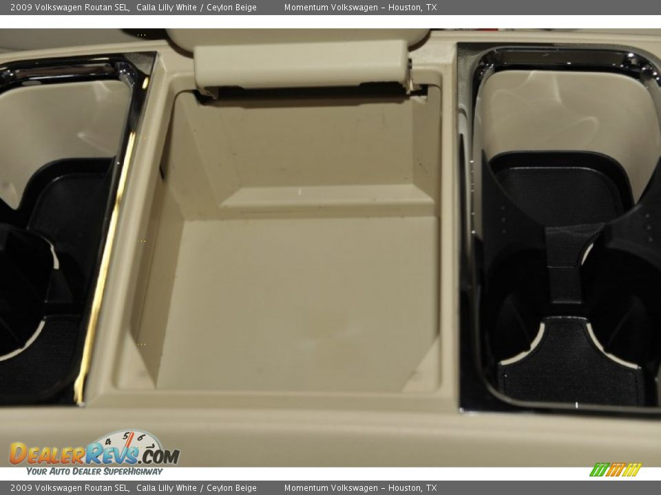 2009 Volkswagen Routan SEL Calla Lilly White / Ceylon Beige Photo #35