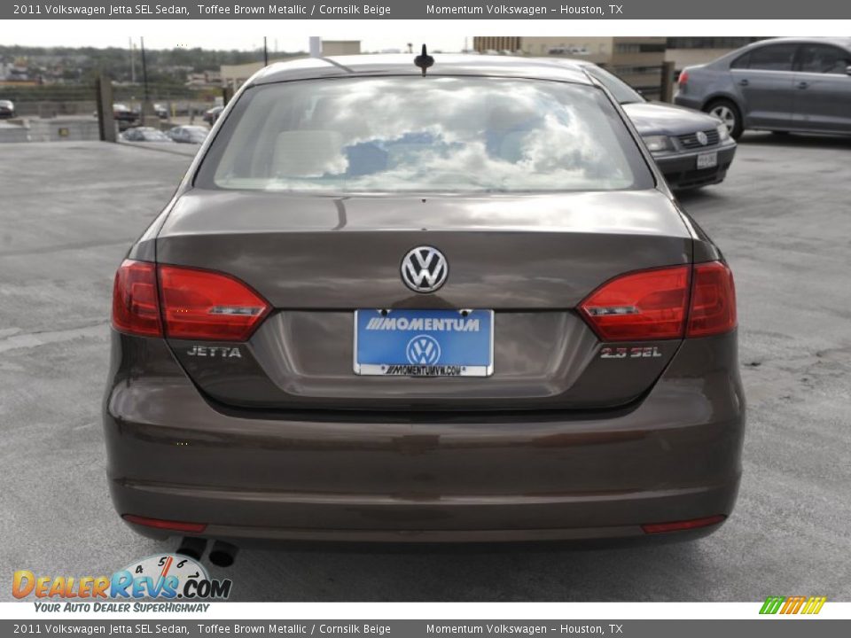 2011 Volkswagen Jetta SEL Sedan Toffee Brown Metallic / Cornsilk Beige Photo #5