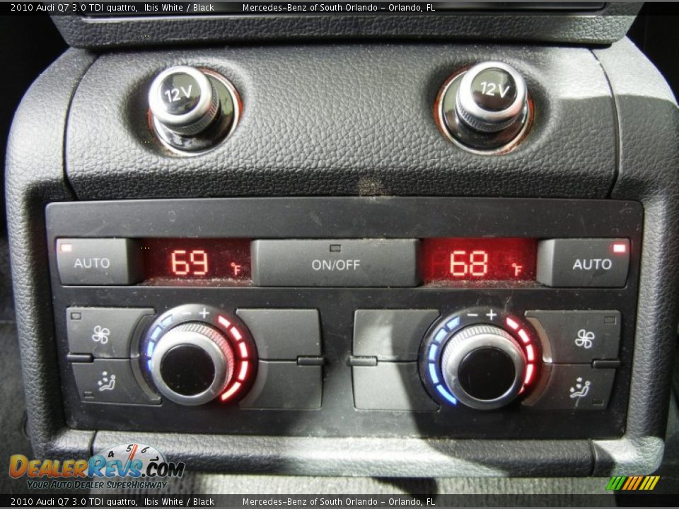 Controls of 2010 Audi Q7 3.0 TDI quattro Photo #20