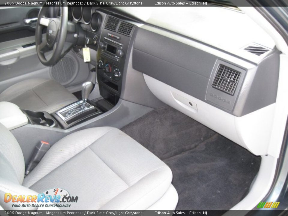 2006 Dodge Magnum Magnesium Pearlcoat / Dark Slate Gray/Light Graystone Photo #16