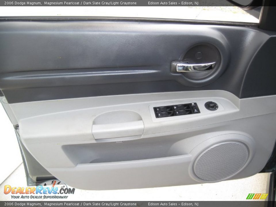 2006 Dodge Magnum Magnesium Pearlcoat / Dark Slate Gray/Light Graystone Photo #25