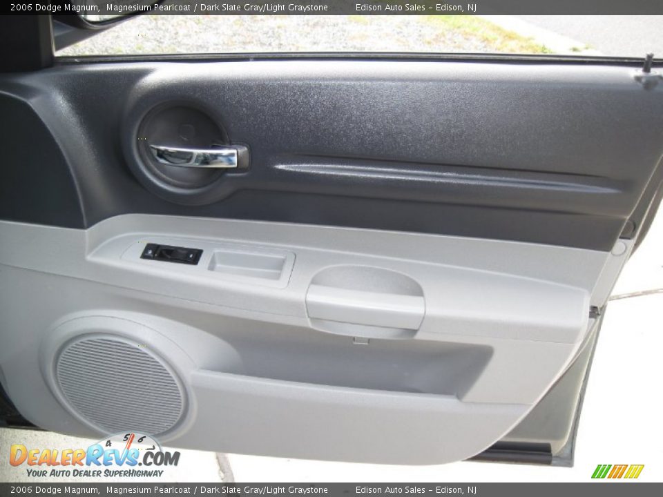 2006 Dodge Magnum Magnesium Pearlcoat / Dark Slate Gray/Light Graystone Photo #26