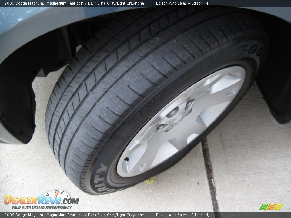 2006 Dodge Magnum Magnesium Pearlcoat / Dark Slate Gray/Light Graystone Photo #29
