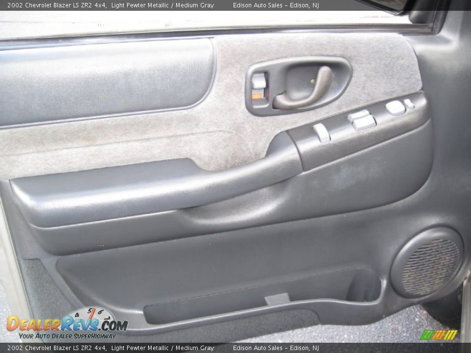 2002 Chevrolet Blazer LS ZR2 4x4 Light Pewter Metallic / Medium Gray Photo #25