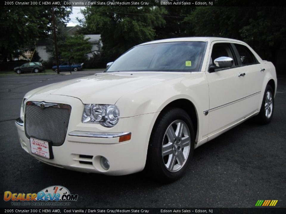 2005 Chrysler 300 C HEMI AWD Cool Vanilla / Dark Slate Gray/Medium Slate Gray Photo #2