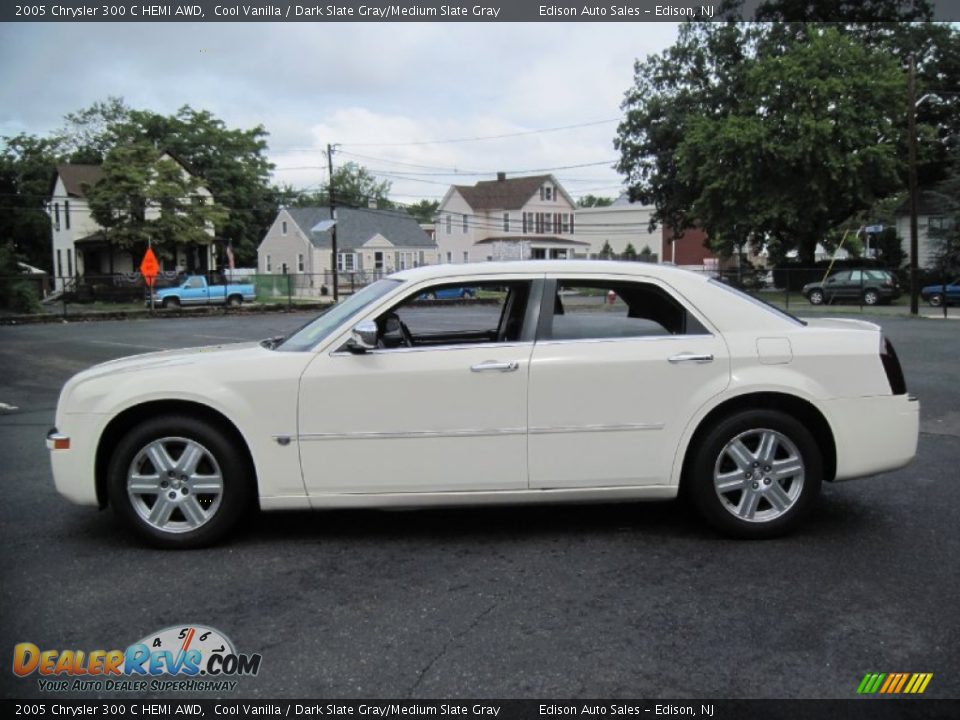 2005 Chrysler 300 C HEMI AWD Cool Vanilla / Dark Slate Gray/Medium Slate Gray Photo #3