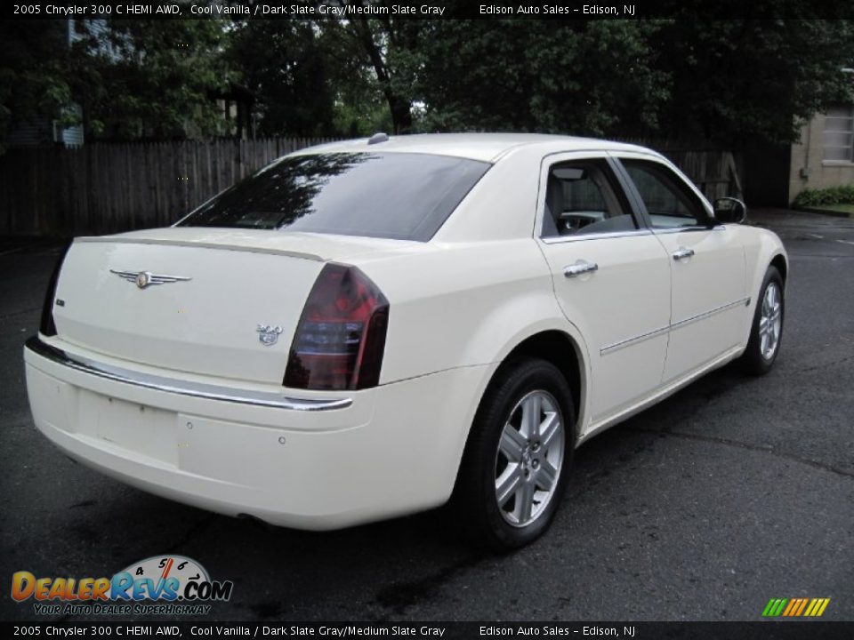 2005 Chrysler 300 C HEMI AWD Cool Vanilla / Dark Slate Gray/Medium Slate Gray Photo #7