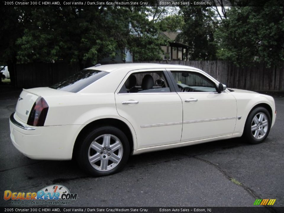 2005 Chrysler 300 C HEMI AWD Cool Vanilla / Dark Slate Gray/Medium Slate Gray Photo #8