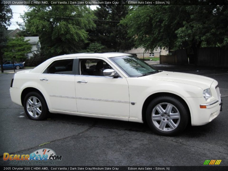 2005 Chrysler 300 C HEMI AWD Cool Vanilla / Dark Slate Gray/Medium Slate Gray Photo #10