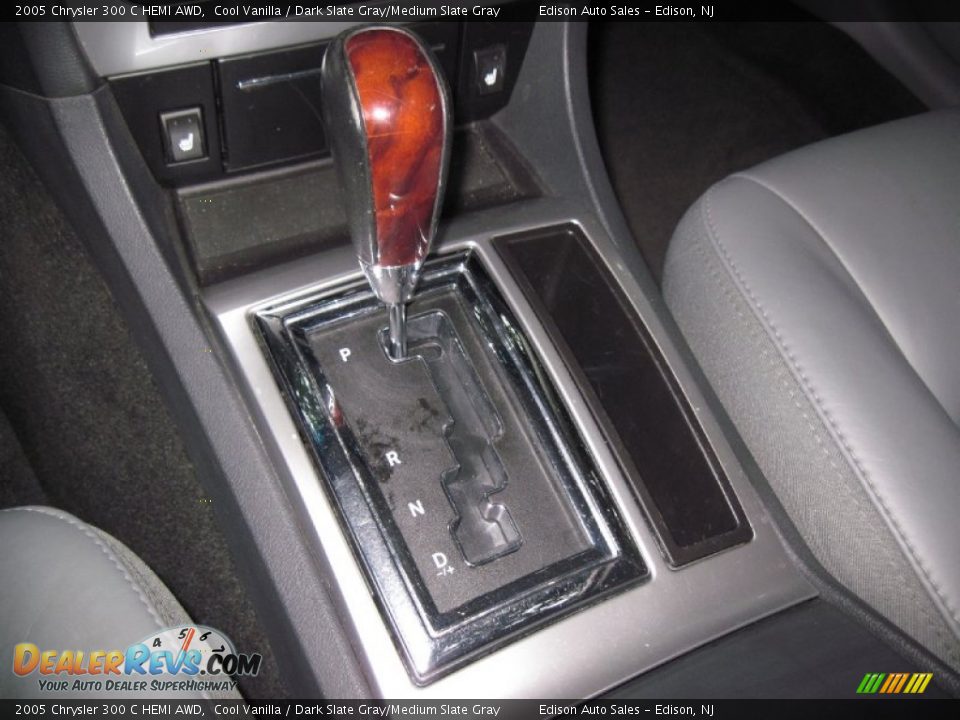 2005 Chrysler 300 C HEMI AWD Shifter Photo #20