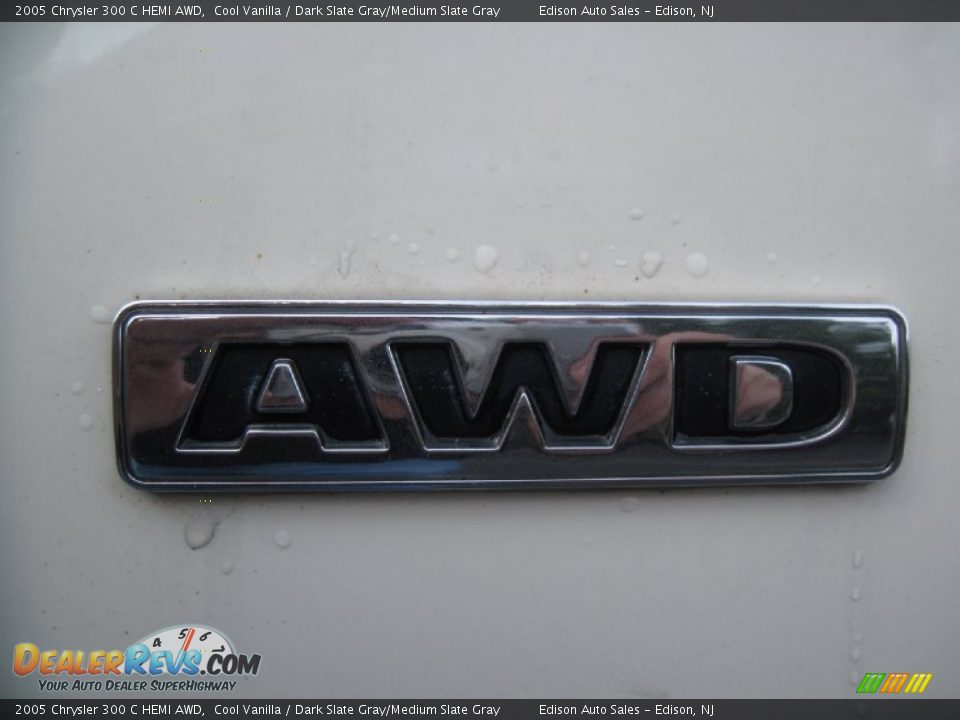 2005 Chrysler 300 C HEMI AWD Logo Photo #31