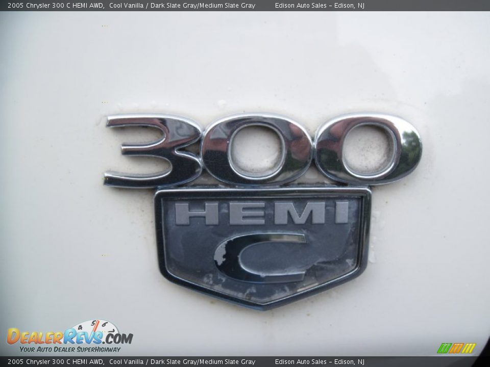 2005 Chrysler 300 C HEMI AWD Logo Photo #32