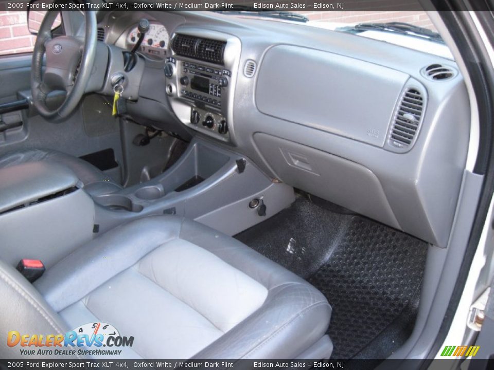 2005 Ford Explorer Sport Trac XLT 4x4 Oxford White / Medium Dark Flint Photo #16