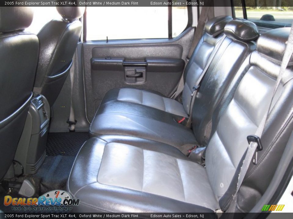 2005 Ford Explorer Sport Trac XLT 4x4 Oxford White / Medium Dark Flint Photo #17