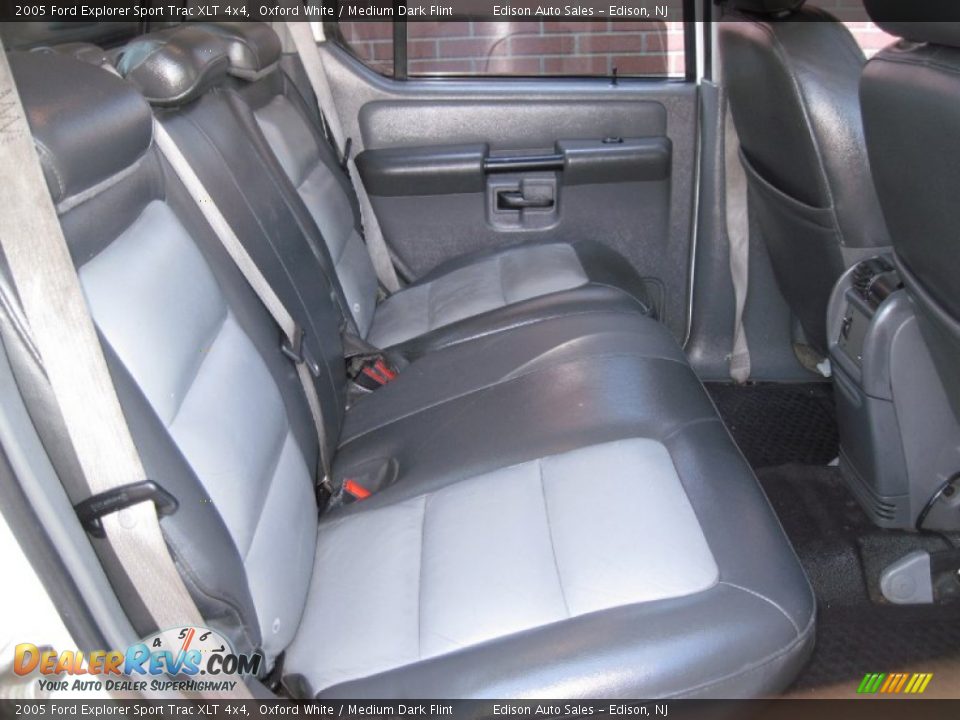 2005 Ford Explorer Sport Trac XLT 4x4 Oxford White / Medium Dark Flint Photo #18