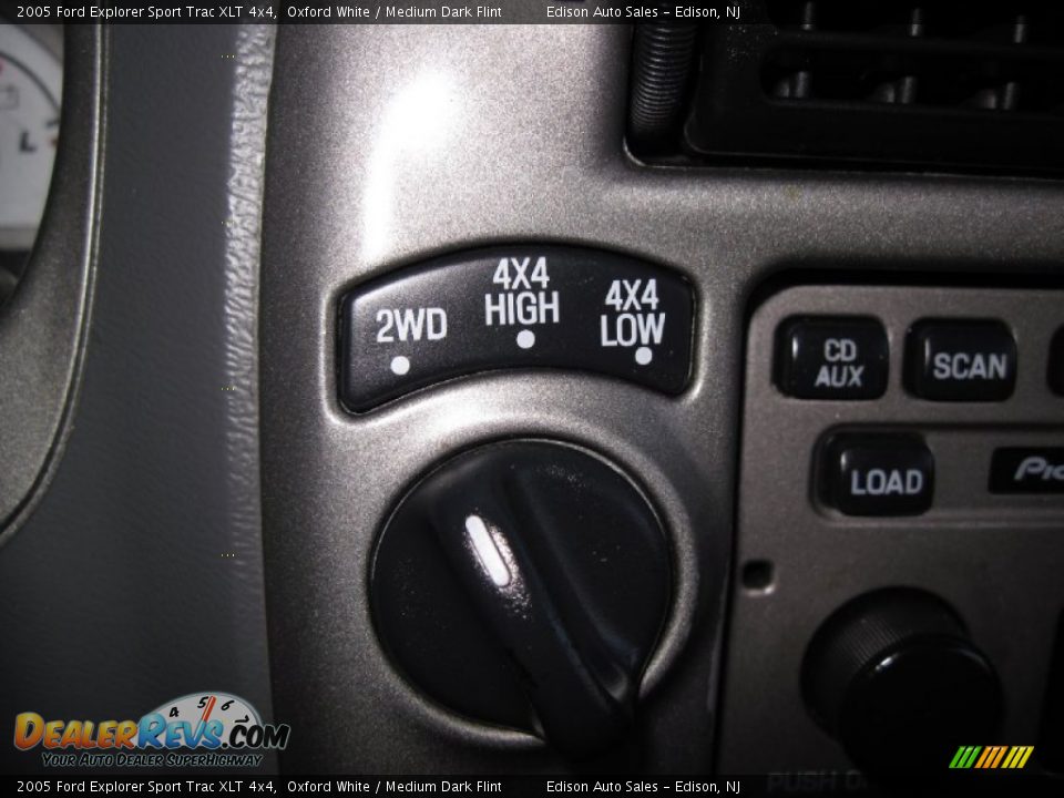 2005 Ford Explorer Sport Trac XLT 4x4 Oxford White / Medium Dark Flint Photo #21