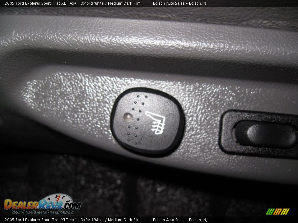 2005 Ford Explorer Sport Trac XLT 4x4 Oxford White / Medium Dark Flint Photo #24