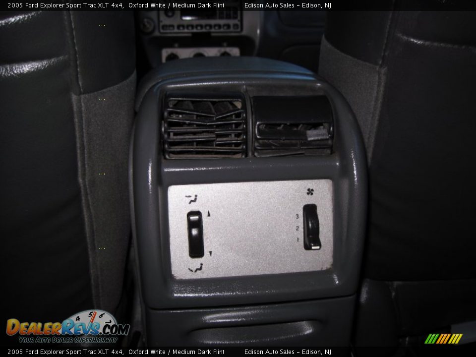 2005 Ford Explorer Sport Trac XLT 4x4 Oxford White / Medium Dark Flint Photo #25