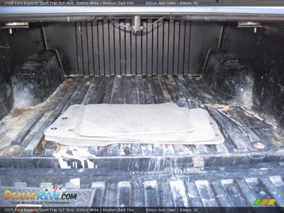 2005 Ford Explorer Sport Trac XLT 4x4 Oxford White / Medium Dark Flint Photo #26
