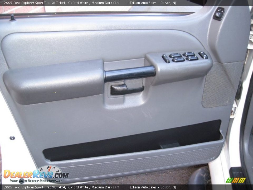 2005 Ford Explorer Sport Trac XLT 4x4 Oxford White / Medium Dark Flint Photo #27