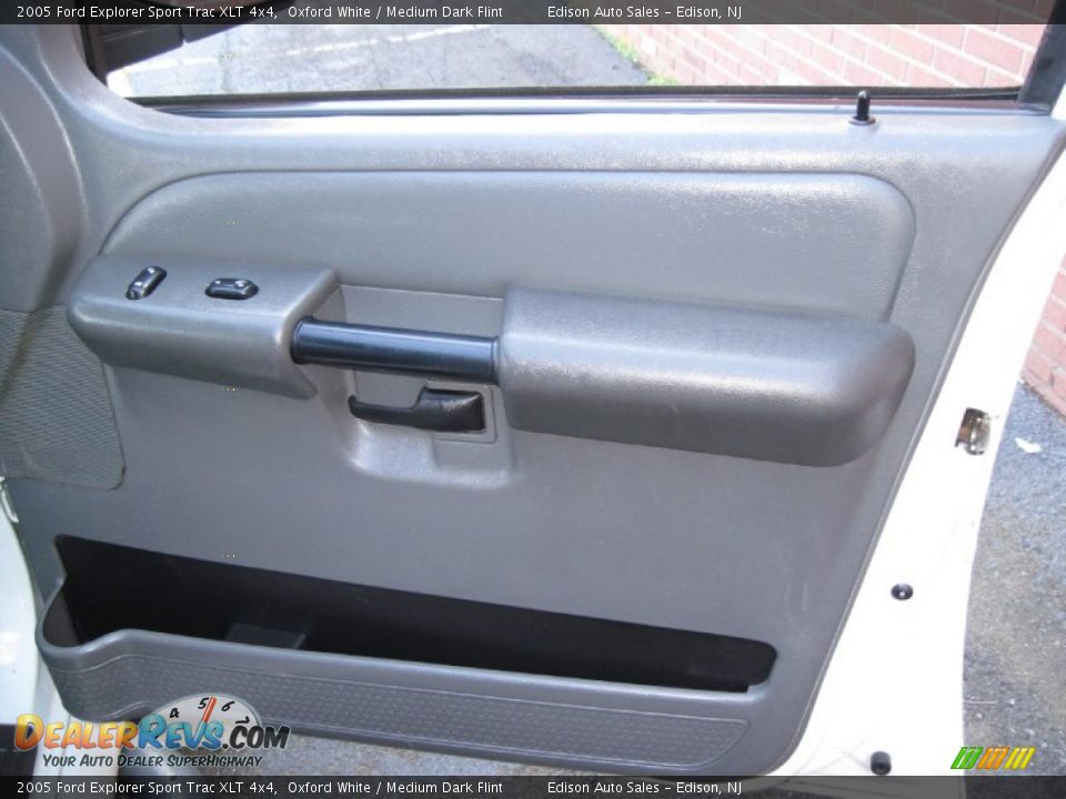 2005 Ford Explorer Sport Trac XLT 4x4 Oxford White / Medium Dark Flint Photo #28