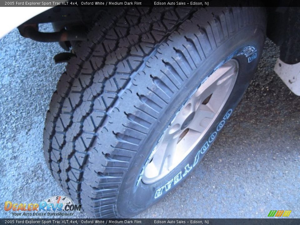 2005 Ford Explorer Sport Trac XLT 4x4 Oxford White / Medium Dark Flint Photo #31