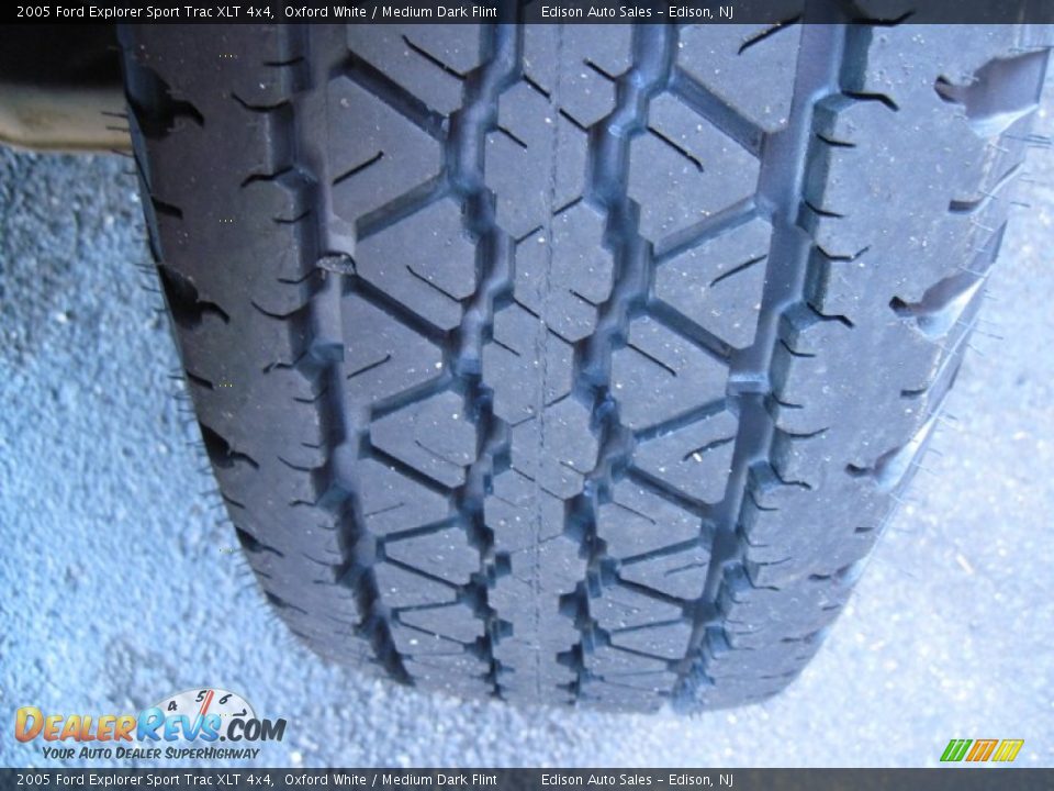 2005 Ford Explorer Sport Trac XLT 4x4 Oxford White / Medium Dark Flint Photo #32