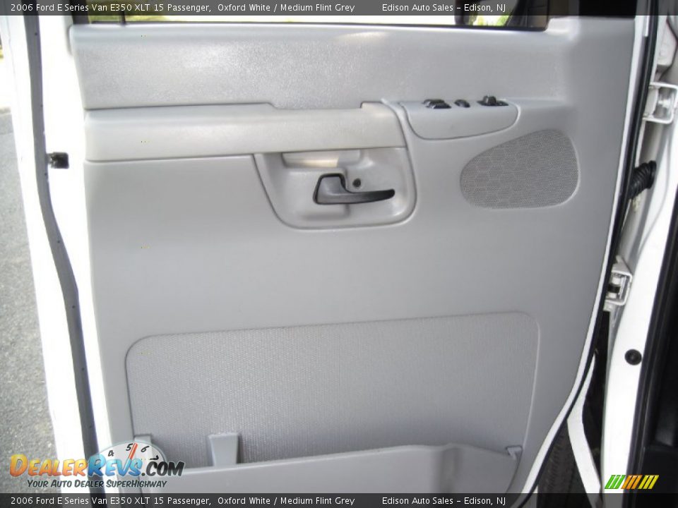 2006 Ford E Series Van E350 XLT 15 Passenger Oxford White / Medium Flint Grey Photo #28