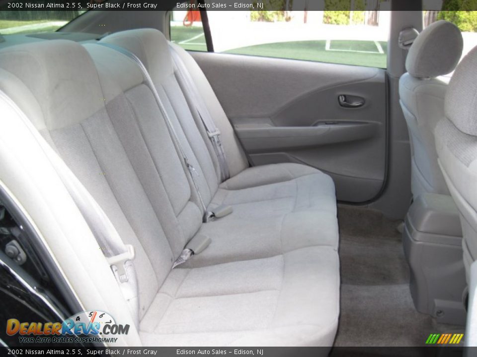 2002 Nissan Altima 2.5 S Super Black / Frost Gray Photo #18