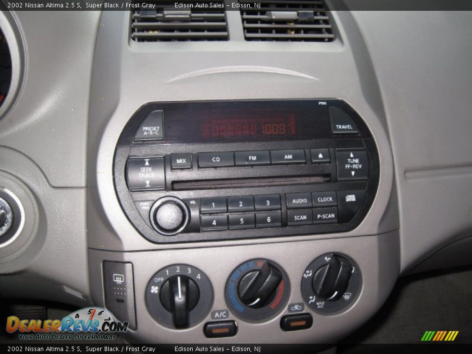 2002 Nissan Altima 2.5 S Super Black / Frost Gray Photo #20
