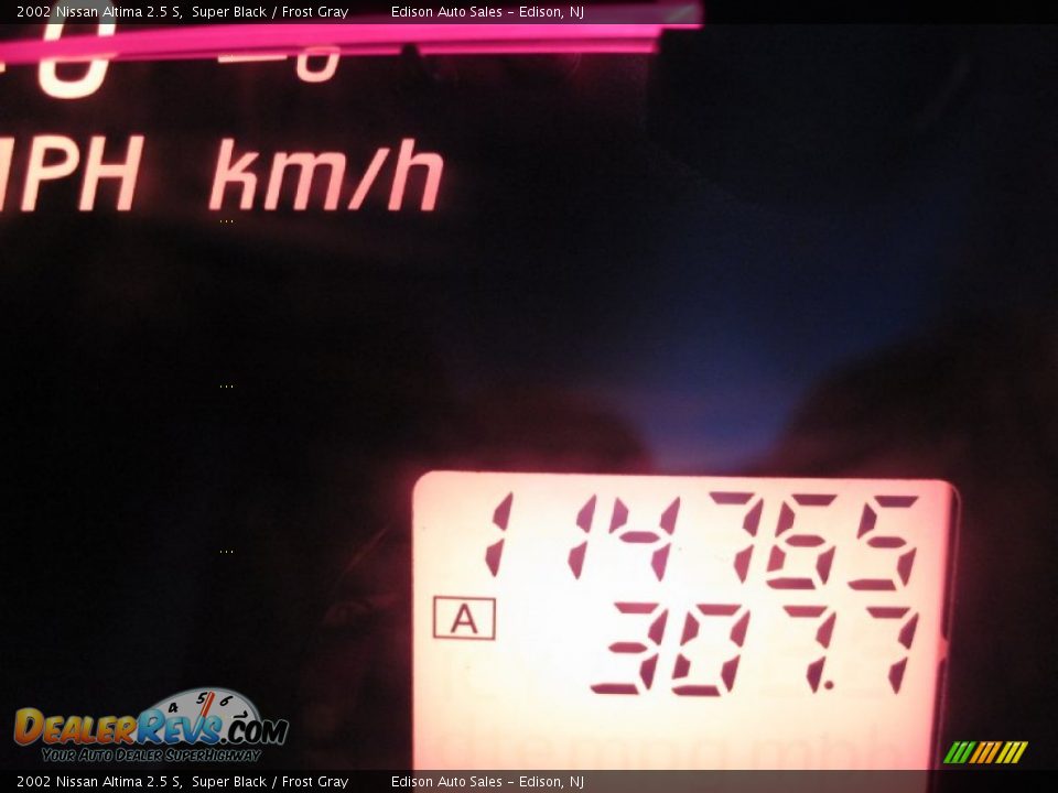 2002 Nissan Altima 2.5 S Super Black / Frost Gray Photo #22
