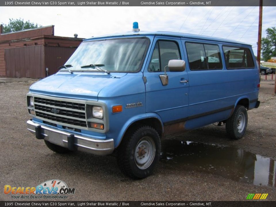 Front 3/4 View of 1995 Chevrolet Chevy Van G30 Sport Van Photo #1