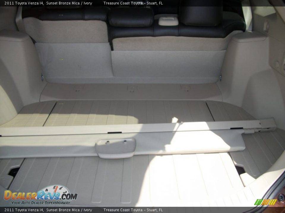 2011 Toyota Venza I4 Sunset Bronze Mica / Ivory Photo #5