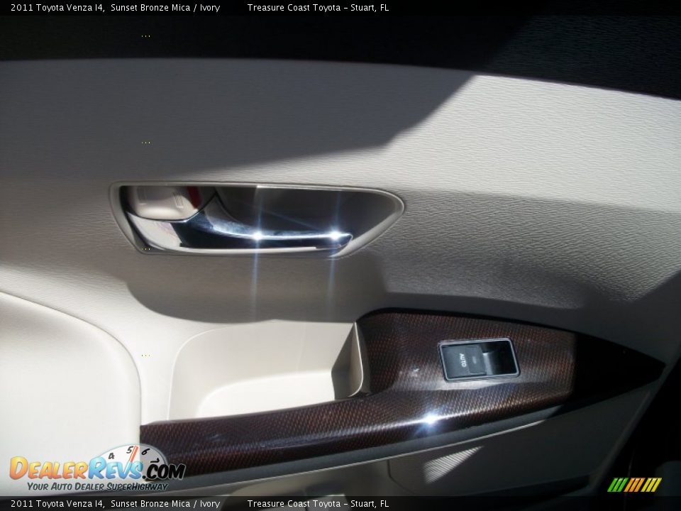 2011 Toyota Venza I4 Sunset Bronze Mica / Ivory Photo #12