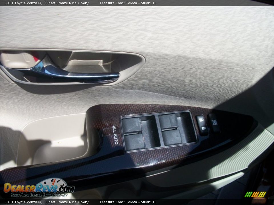 2011 Toyota Venza I4 Sunset Bronze Mica / Ivory Photo #14