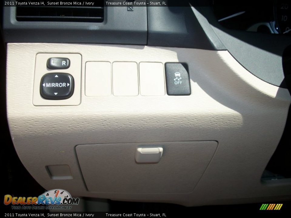 2011 Toyota Venza I4 Sunset Bronze Mica / Ivory Photo #17