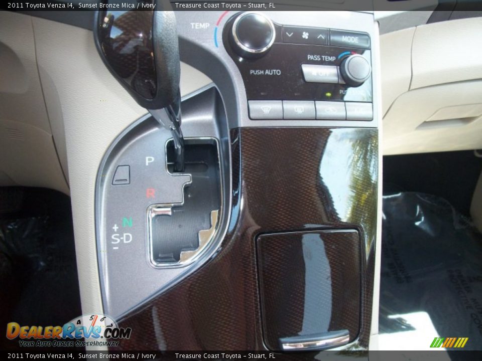 2011 Toyota Venza I4 Sunset Bronze Mica / Ivory Photo #22
