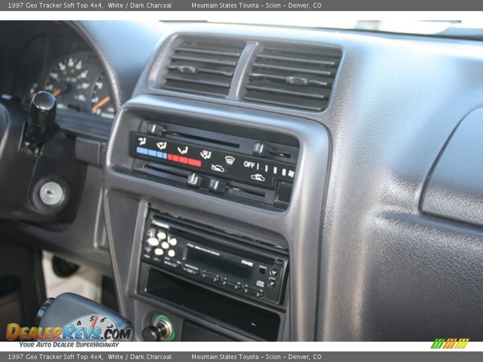 Controls of 1997 Geo Tracker Soft Top 4x4 Photo #9