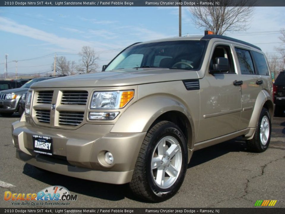 2010 Dodge Nitro SXT 4x4 Light Sandstone Metallic / Pastel Pebble Beige Photo #1