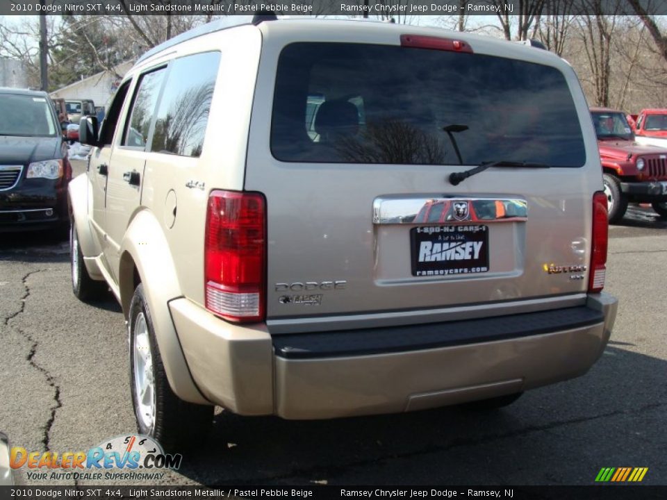2010 Dodge Nitro SXT 4x4 Light Sandstone Metallic / Pastel Pebble Beige Photo #3