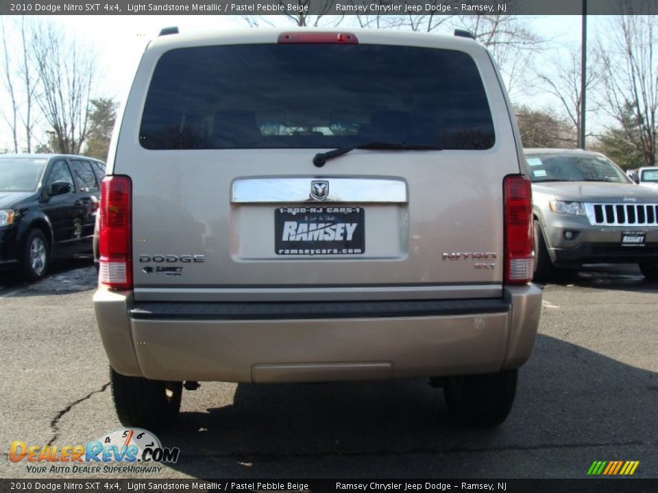 2010 Dodge Nitro SXT 4x4 Light Sandstone Metallic / Pastel Pebble Beige Photo #4